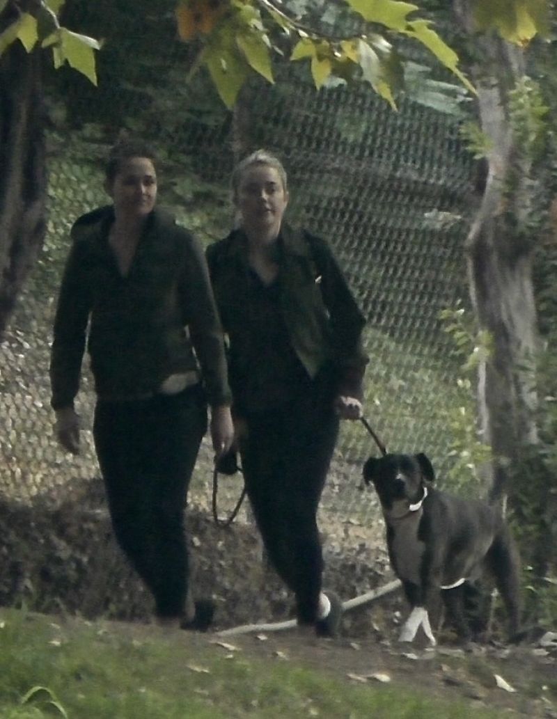 Amber Heard Out Hiking with Friend at Griffith Park 2020/10/26 2