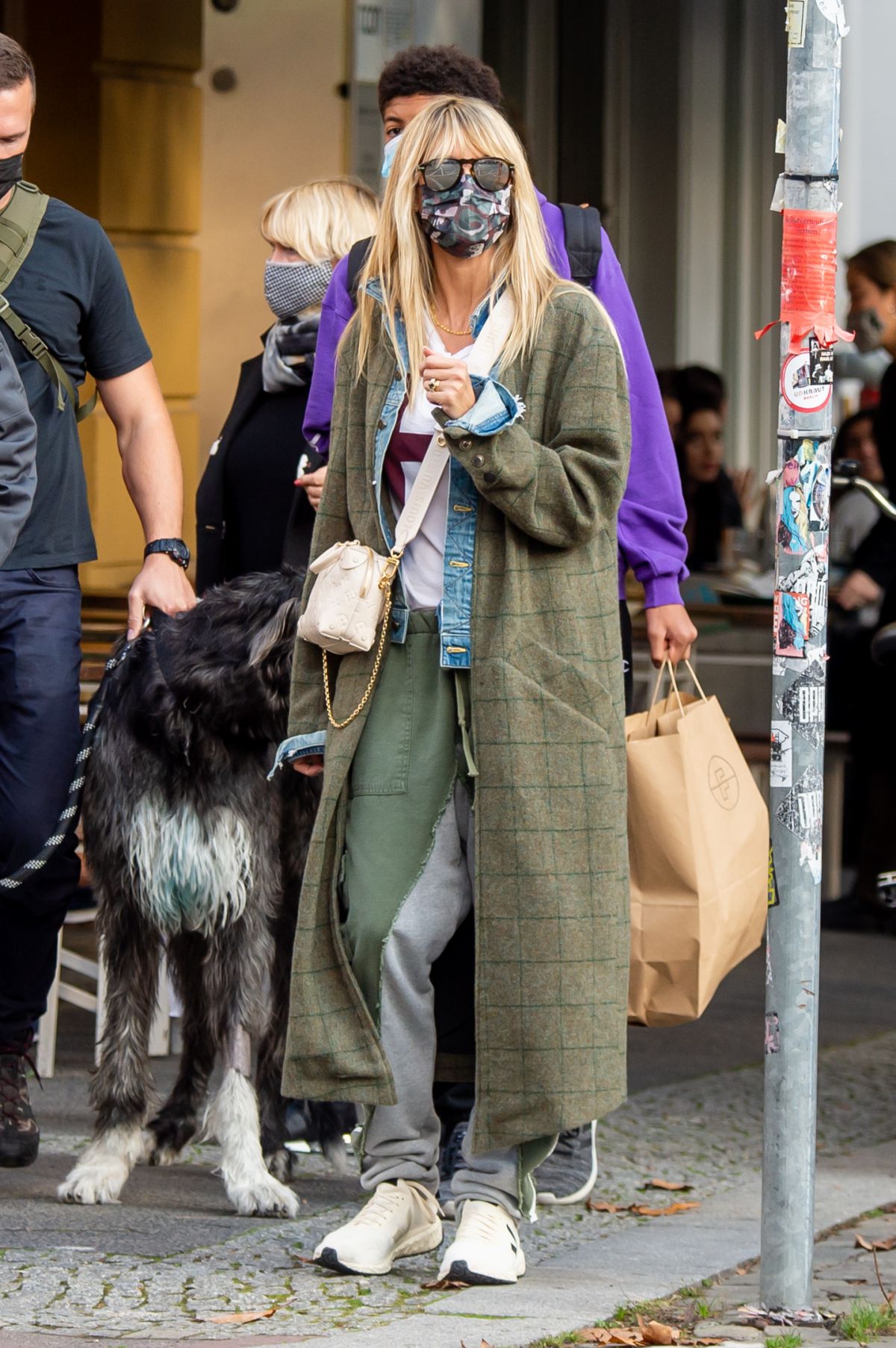 American German Model Heidi Klum Out Shopping in Berlin 2020/10/24 2