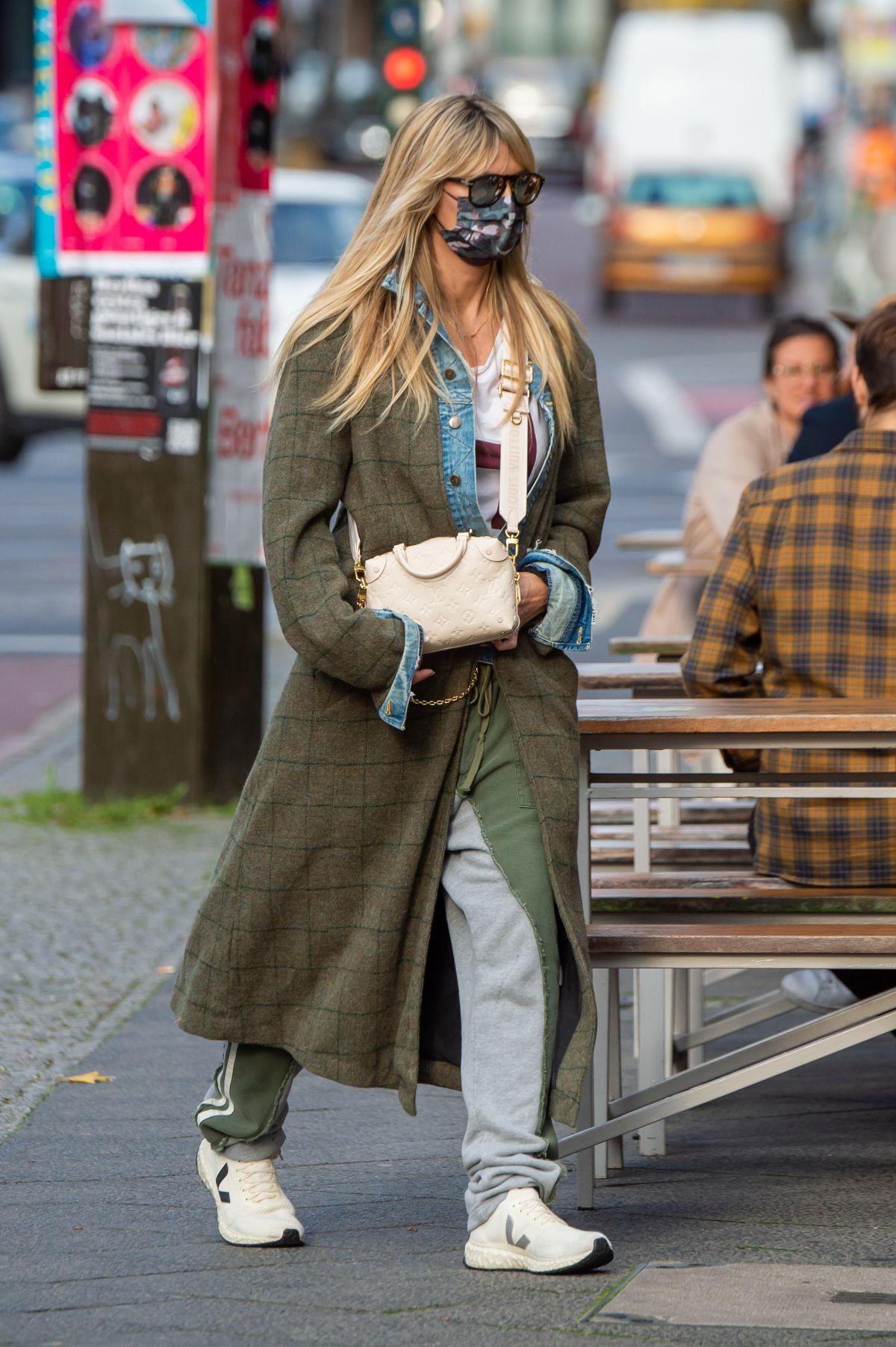 American German Model Heidi Klum Out Shopping in Berlin 2020/10/24 5