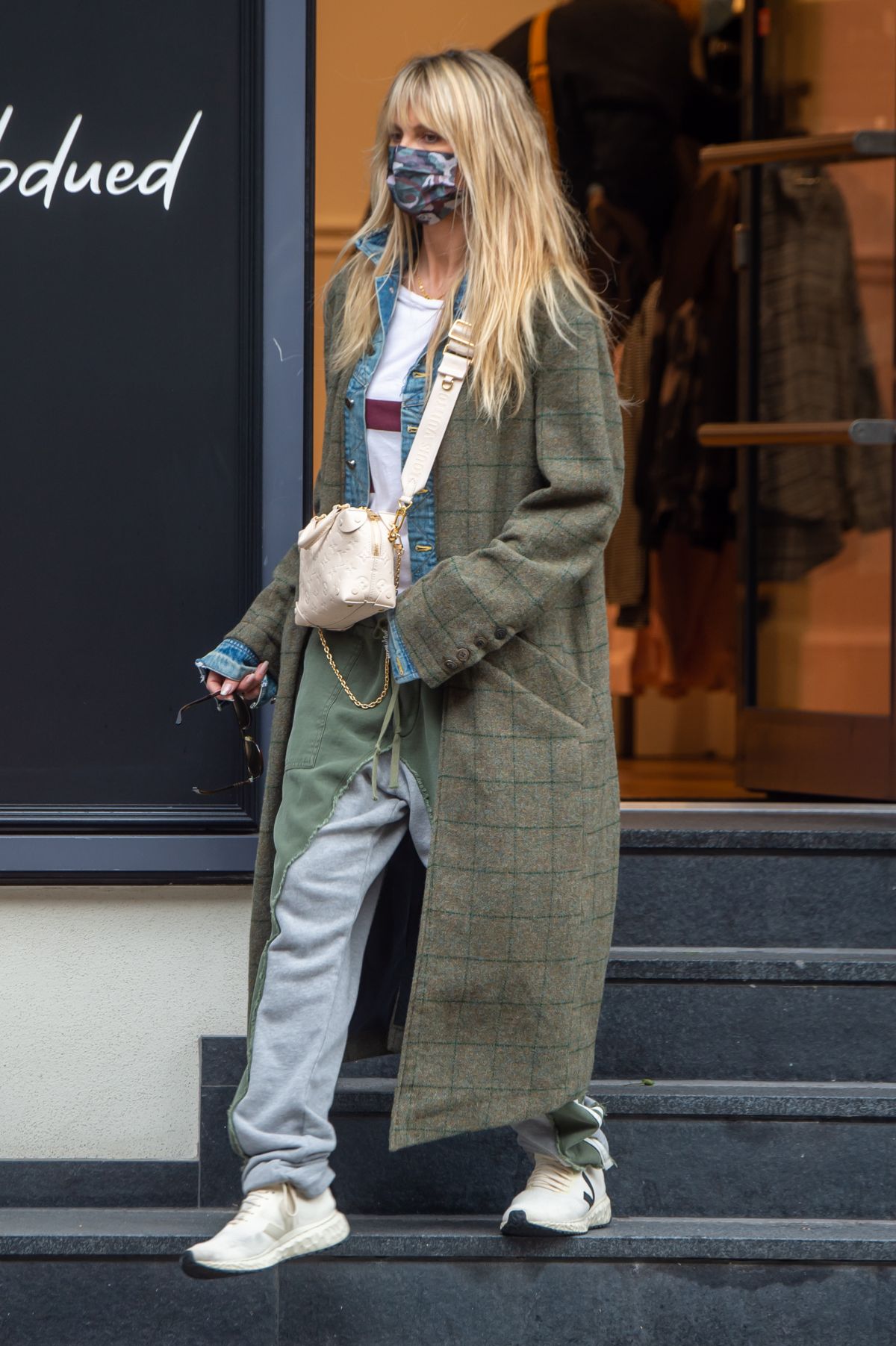 American German Model Heidi Klum Out Shopping in Berlin 2020/10/24 7