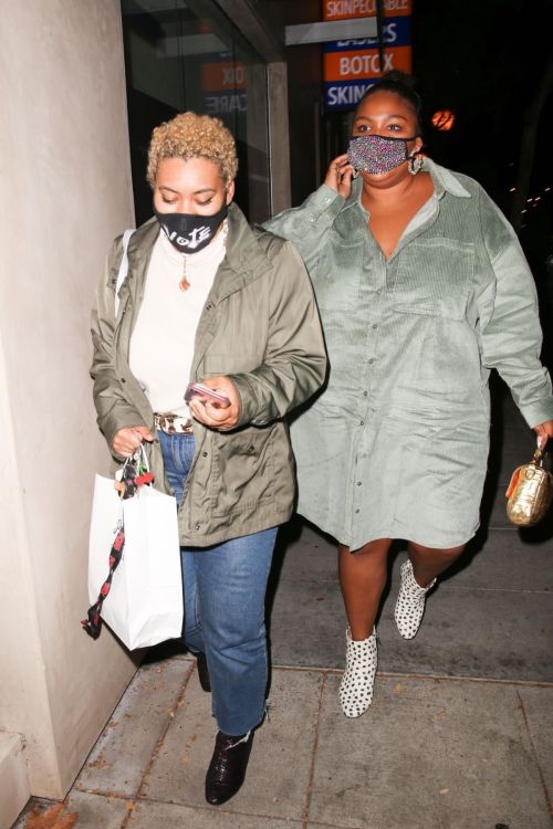 American Singer Lizzo Out for Dinner in West Hollywood 2020/10/24