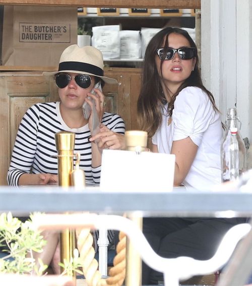 Ana de Armas Out for Lunch with Friends in Los Angeles 2020/09/25 3