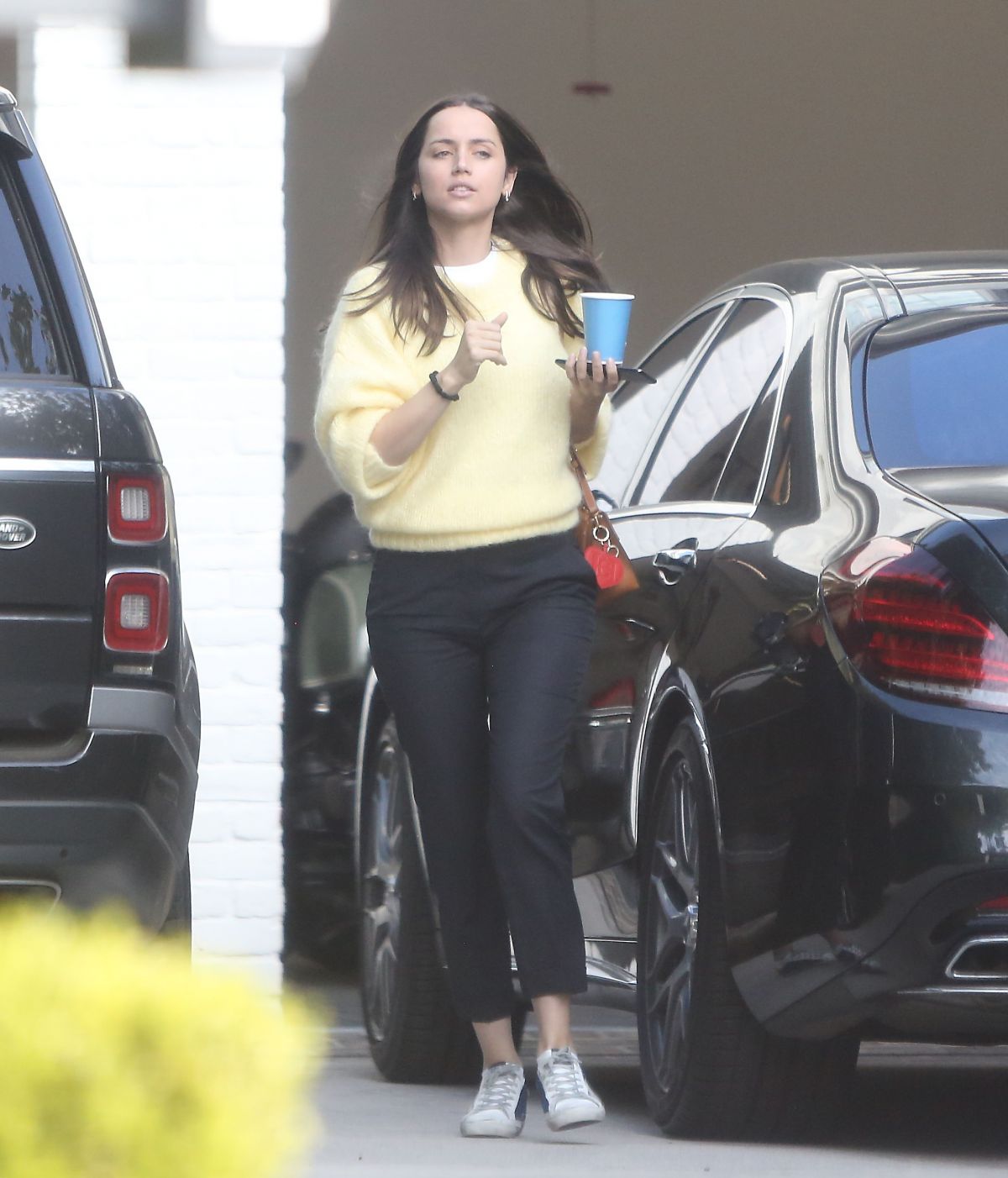 Ana de Armas Outside Ben Affleck's House in Palisades 2020/10/25