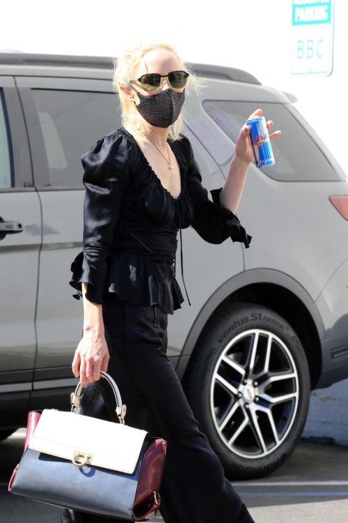Anne Heche All in Black at DWTS Studio in Los Angeles 2020/10/01 3