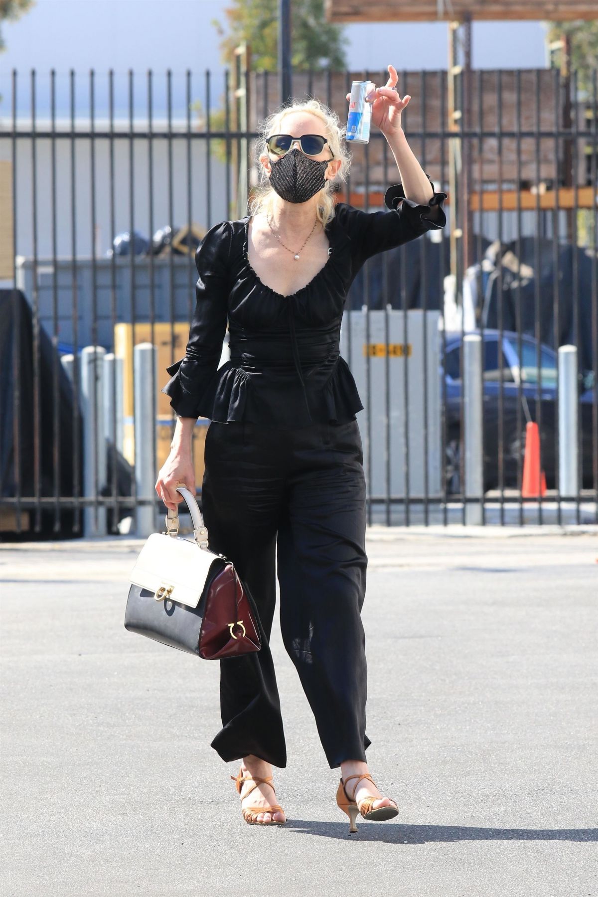 Anne Heche All in Black at DWTS Studio in Los Angeles 2020/10/01 3