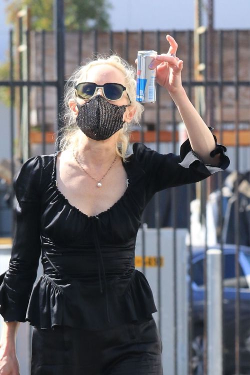 Anne Heche All in Black at DWTS Studio in Los Angeles 2020/10/01 8
