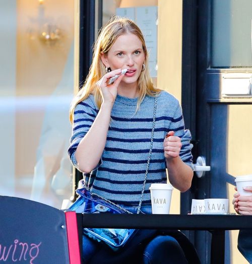 Anne Vyalitsyna Out for Coffee at The Kava in New York 2020/10/23 5