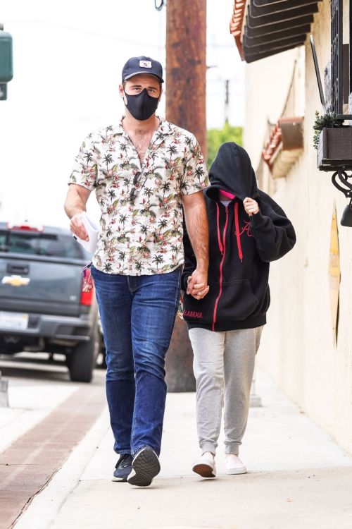 Ariel Winter and Luke Benward Out in Malibu 2020/10/22 5