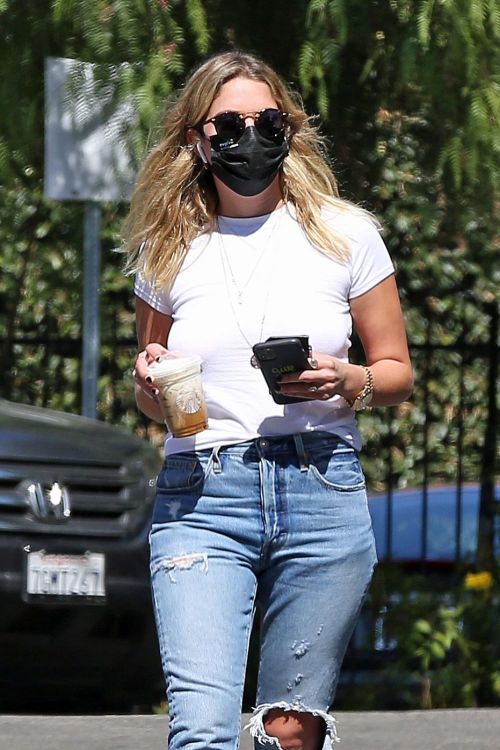 Ashley Benson and G-Eazy arrives at Their Home in Los Angeles 2020/10/02