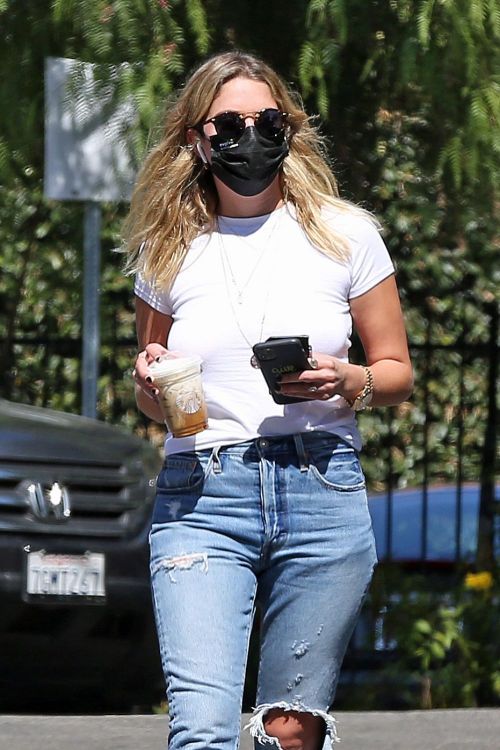 Ashley Benson and G-Eazy arrives at Their Home in Los Angeles 2020/10/02 1