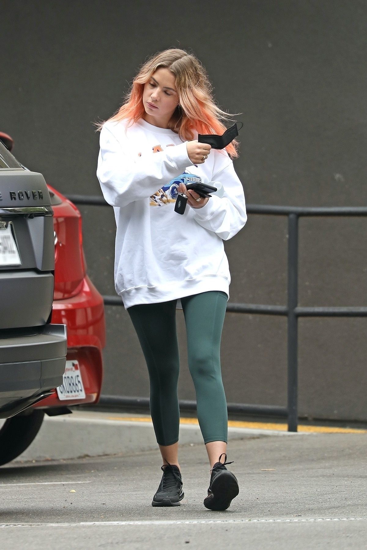 Ashley Benson Out for Coffee in Los Angeles 2020/10/22 2