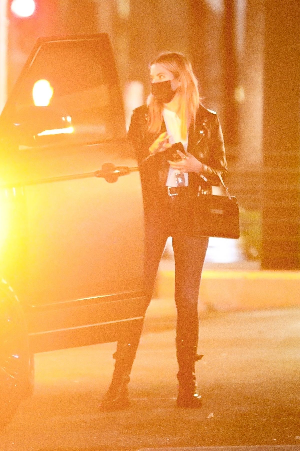 Ashley Benson Out for Dinner in Los Angeles 2020/10/21 3