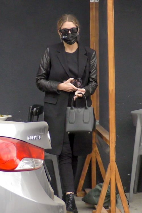 Ashley Benson Out for Lunch in Los Feliz 2020/10/24 5
