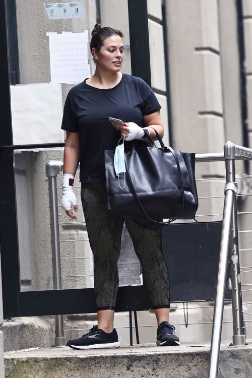 Ashley Graham Leaves a gym in New York 2020/10/02 3