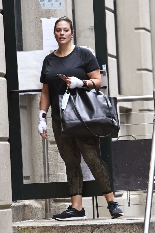 Ashley Graham Leaves a gym in New York 2020/10/02 8