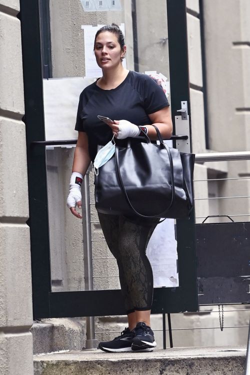 Ashley Graham Leaves a gym in New York 2020/10/02 9