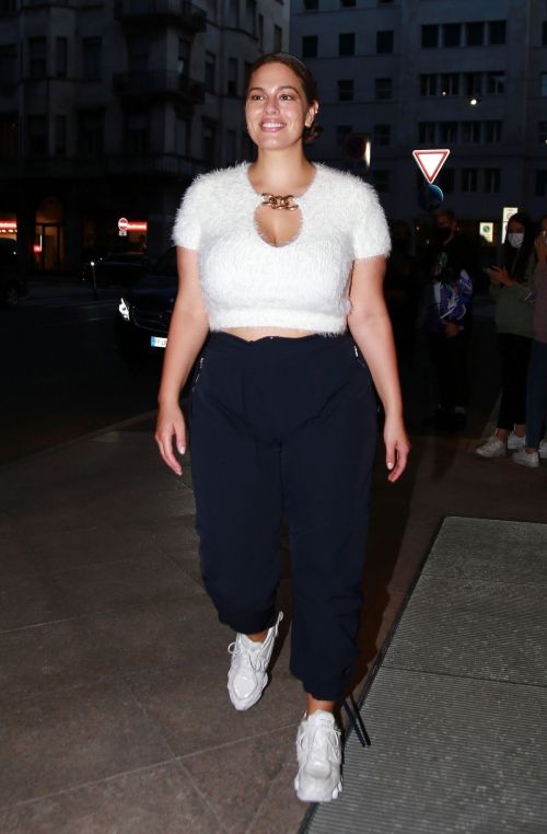 Ashley Graham Leaves Her Hotel in Milan 2020/09/23 1