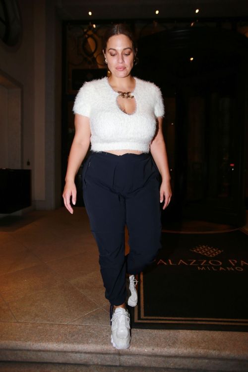 Ashley Graham Leaves Her Hotel in Milan 2020/09/23 2