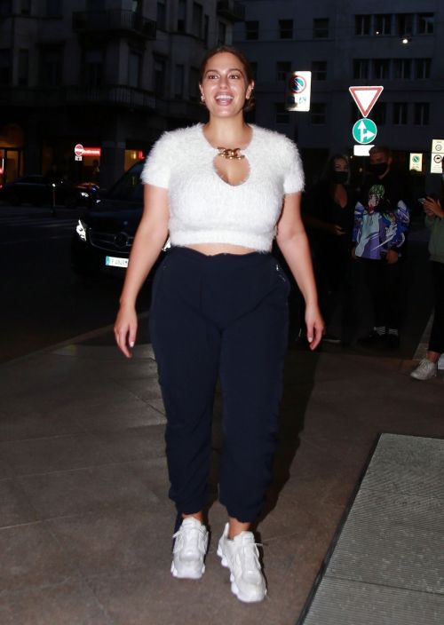Ashley Graham Leaves Her Hotel in Milan 2020/09/23 6