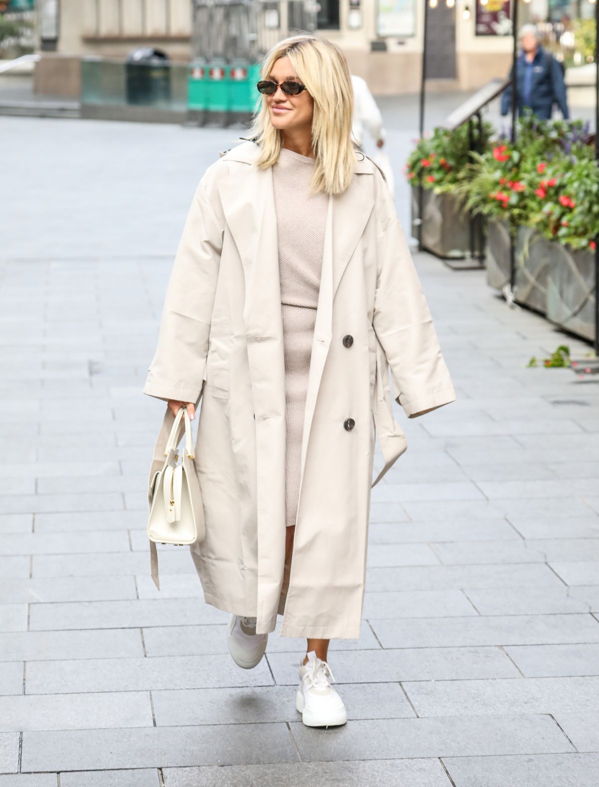 Ashley Roberts in Long Coat Leaves Heart Radio in London 2020/09/25