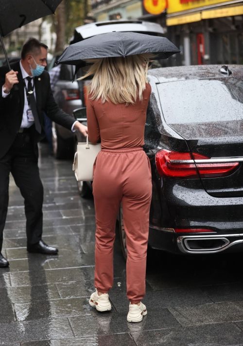 Ashley Roberts Leaves Global Studios in London 2020/10/02 3