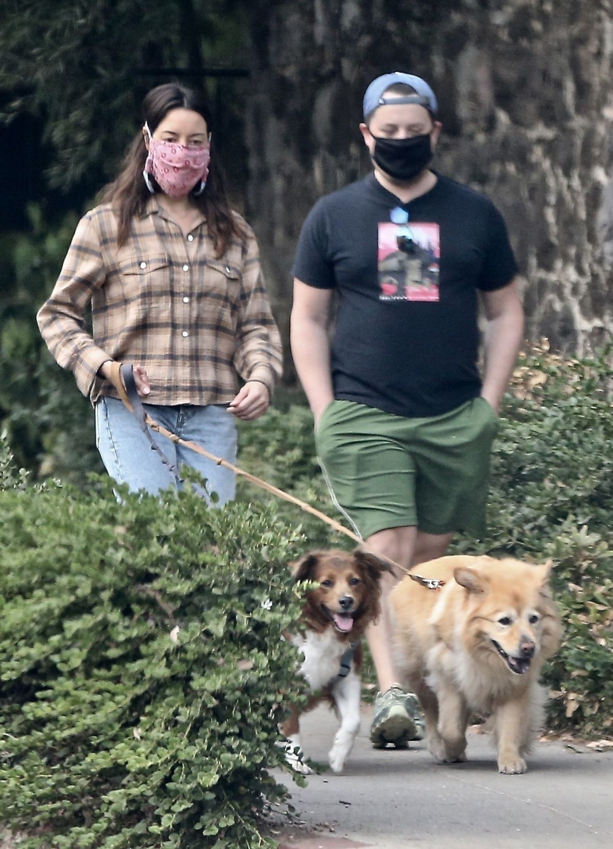Aubrey Plaza and Jeff Baena Out with Their Dogs in Los Feliz 2020/10/24 9