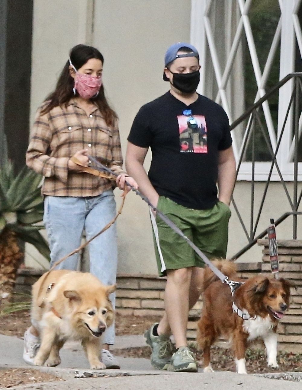 Aubrey Plaza and Jeff Baena Out with Their Dogs in Los Feliz 2020/10/24 10