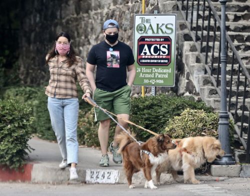 Aubrey Plaza and Jeff Baena Out with Their Dogs in Los Feliz 2020/10/24