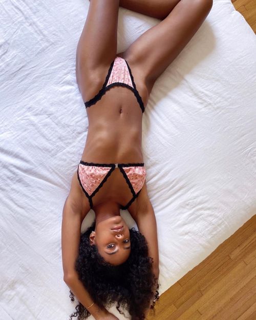 Ava Dash in Shared Tiny Bikini Photos in Instagram 2020/10/24 1