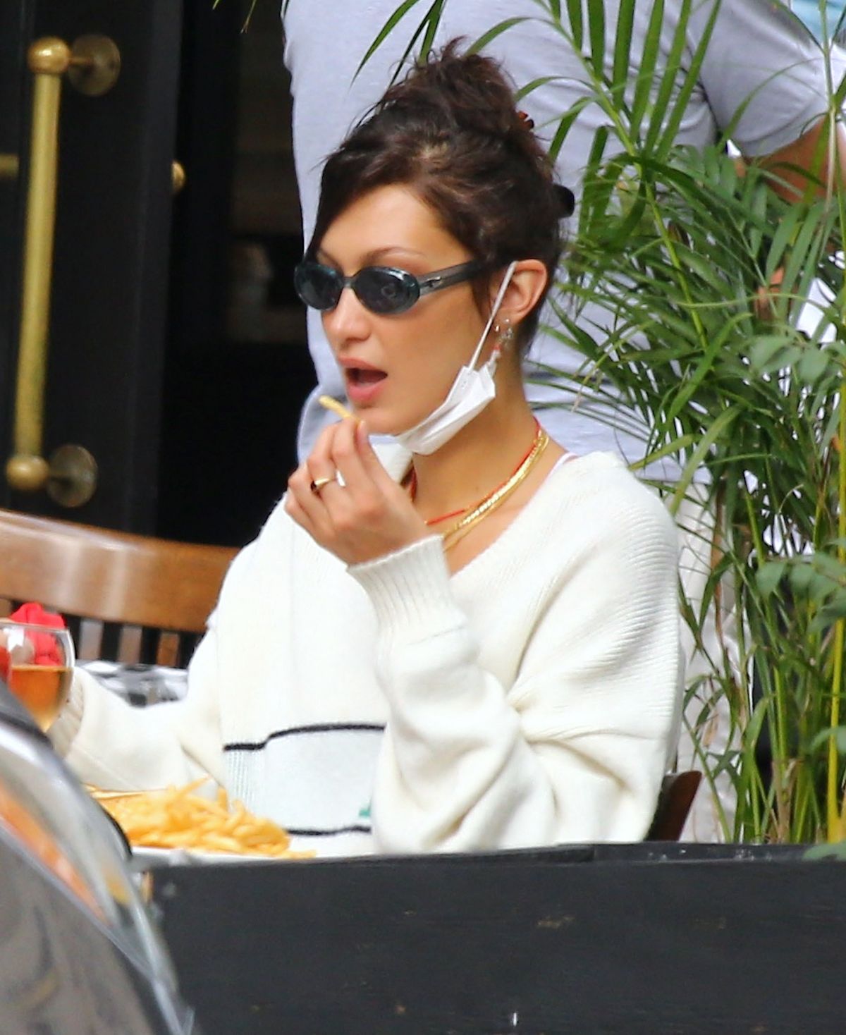 Bella Hadid eating french fries at Three Guys in New York 2020/09/24 1