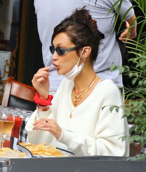 Bella Hadid eating french fries at Three Guys in New York 2020/09/24