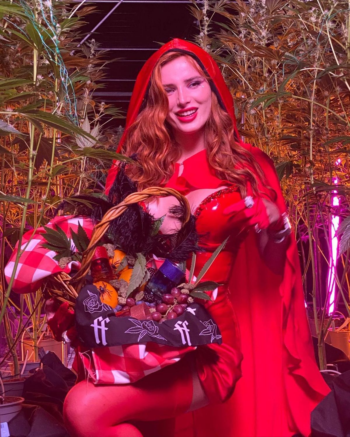 Bella Thorne as Red Riding Hood Instagram Photos 2020/10/25 1