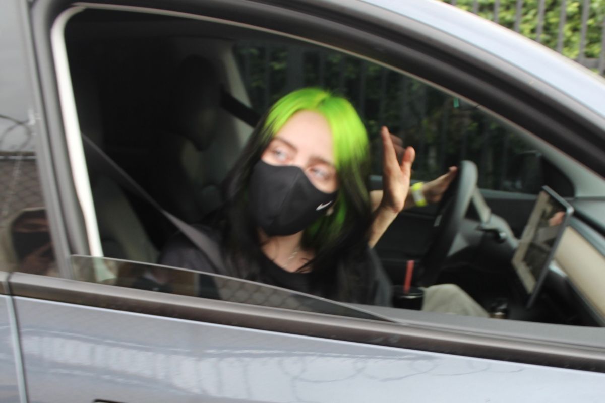Billie Eilish Out After Her Virtual Concert in Los Angeles 2020/10/24 4