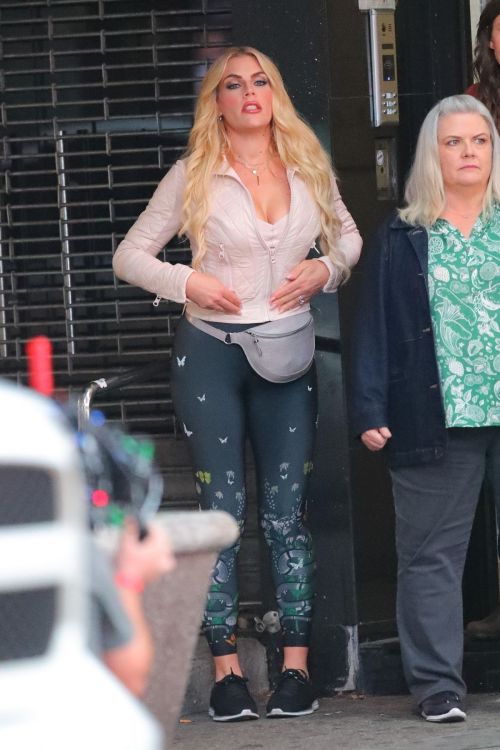 Busy Philipps on the Set of Girls5Eva in New York 2020/10/22 6