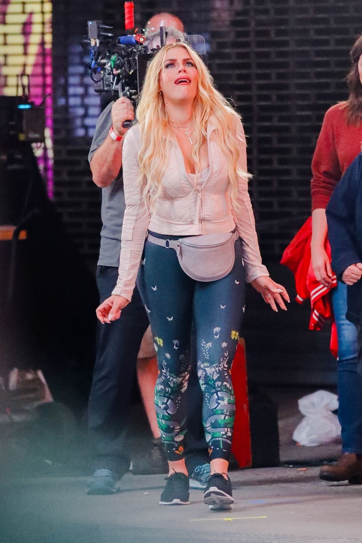 Busy Philipps on the Set of Girls5Eva in New York 2020/10/22 6