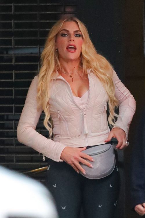 Busy Philipps on the Set of Girls5Eva in New York 2020/10/22 7