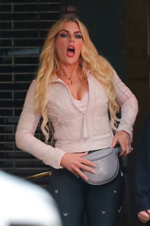 Busy Philipps on the Set of Girls5Eva in New York 2020/10/22 9
