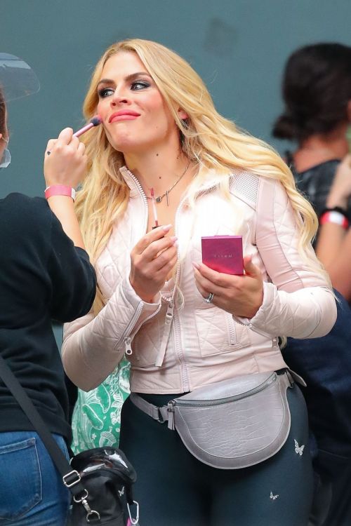 Busy Philipps on the Set of Girls5Eva in New York 2020/10/22 11