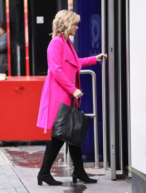 Charlotte Hawkins arrives at Classic FM in London 2020/09/25 3