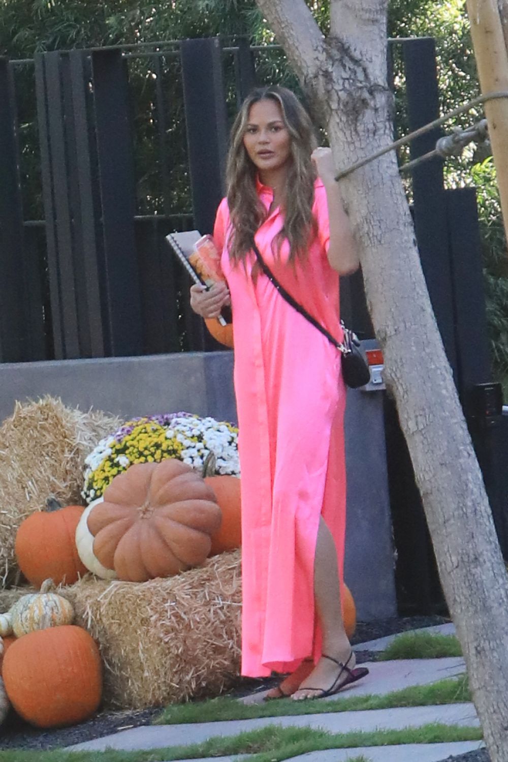 Chrissy Teigen in Pink Outfit at a Pumpkin Farm in Los Angeles 2020/10/25