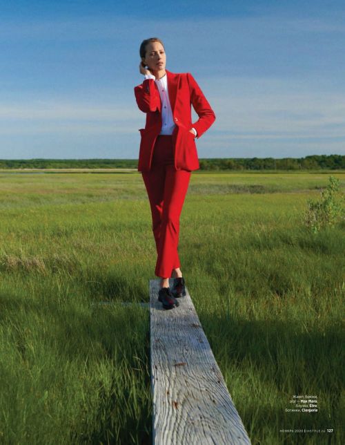 Christy Turlington in Instyle Magazine, Russia November 2020 6
