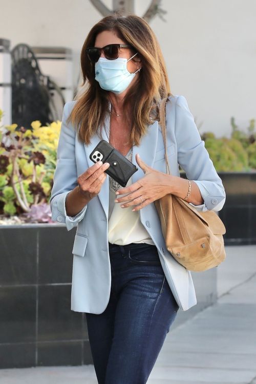 Cindy Crawford after leaves a Hair Salon in Beverly Hills 2020/09/24