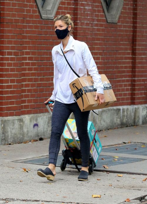 Claire Danes in Tights Out and About in New York 2020/10/22 1
