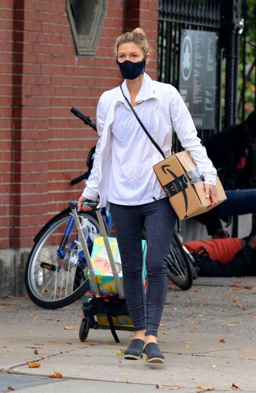 Claire Danes in Tights Out and About in New York 2020/10/22 3