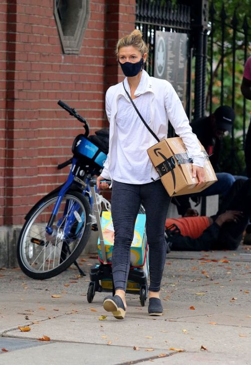 Claire Danes in Tights Out and About in New York 2020/10/22 5