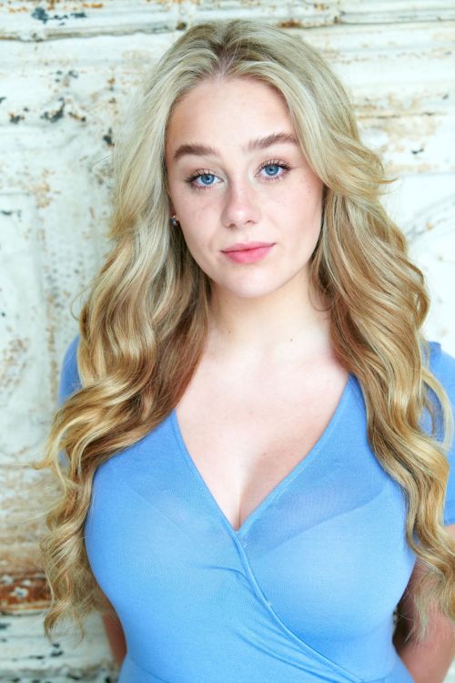 DeVore Ledridge at a Photoshoot, October 2020 Issue 7
