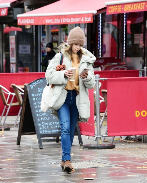 Emilia Clarke Out and About in London 2020/10/25 2