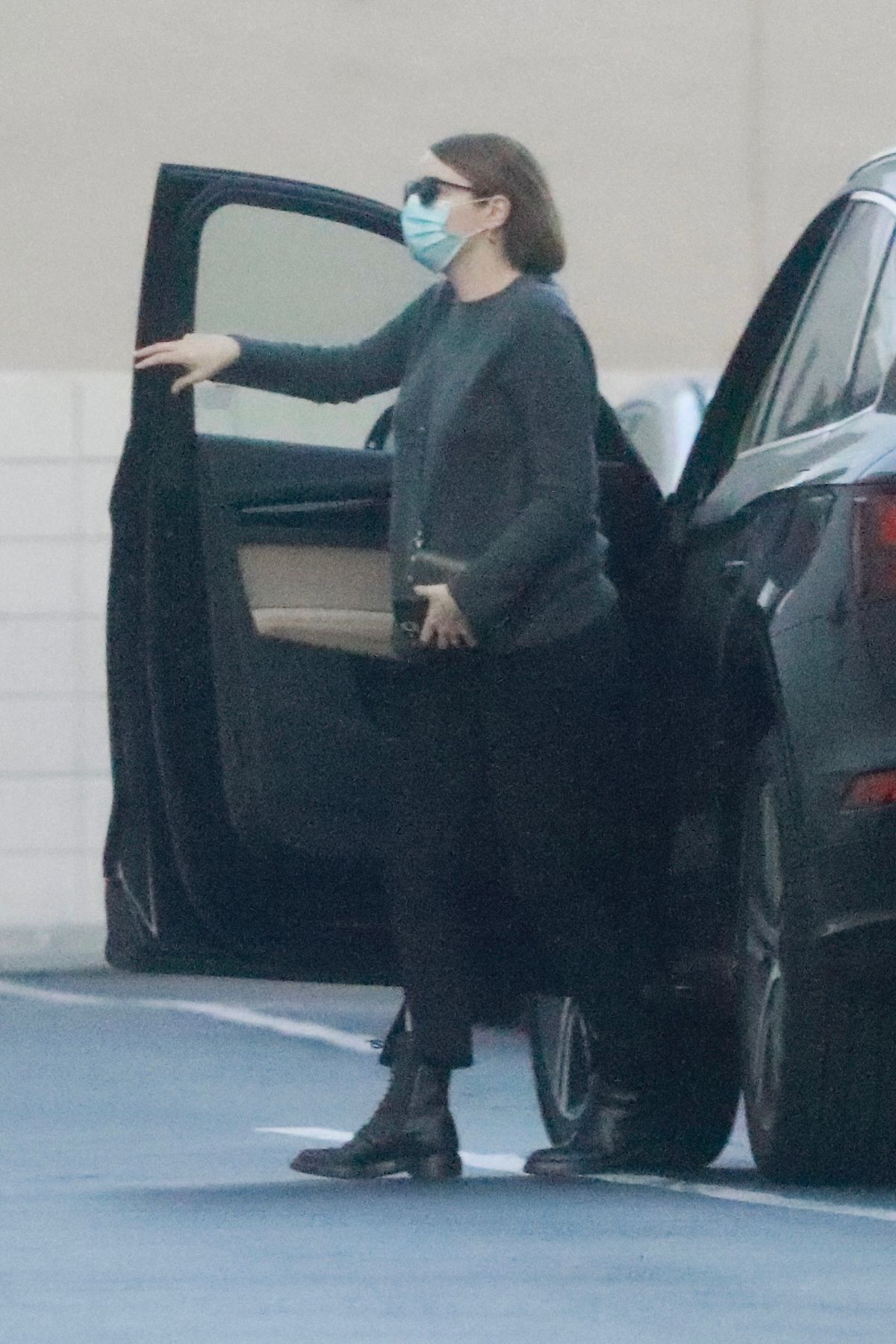 Emma Stone Arrives at Appointment in Los Angeles 2020/10/22 4
