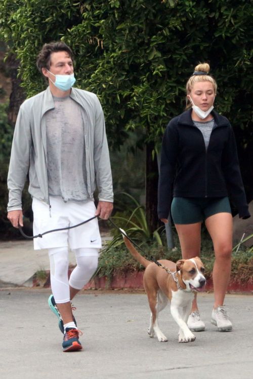 Florence Pugh and Zach Braff Out with Their Dog in Los Angeles 2020/10/23 2