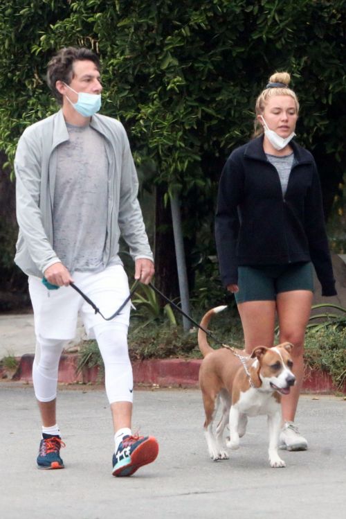 Florence Pugh and Zach Braff Out with Their Dog in Los Angeles 2020/10/23 5
